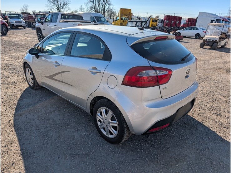 2013-kia-rio-image-8