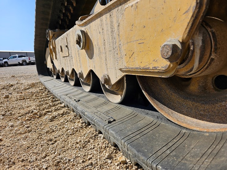 2023-caterpillar-299d3-image-65