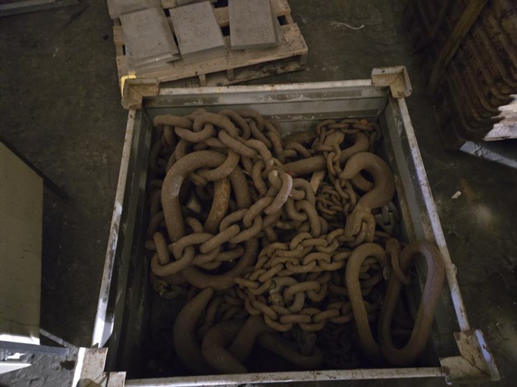#3413-•-steel-crate-w/-misc.-heavy-duty-chains-image-5