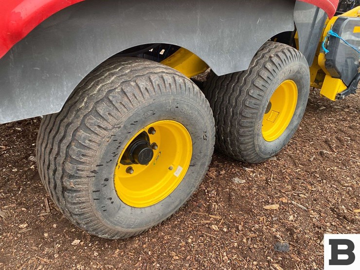 new-holland-340-image-51