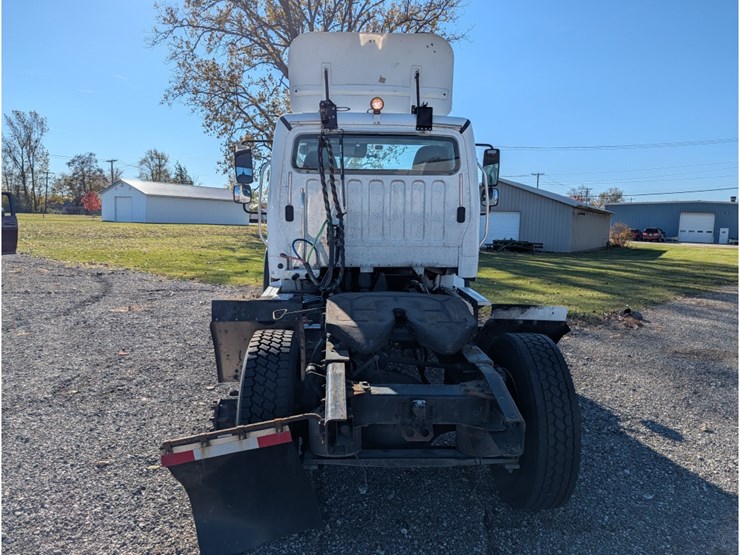 2016-freightliner-m2-day-cab-image-6