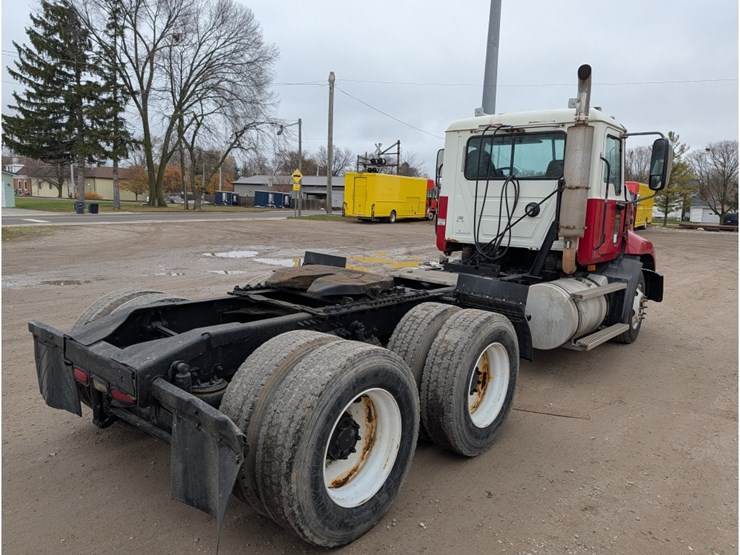 2007-mack-cxn613-daycab-image-4