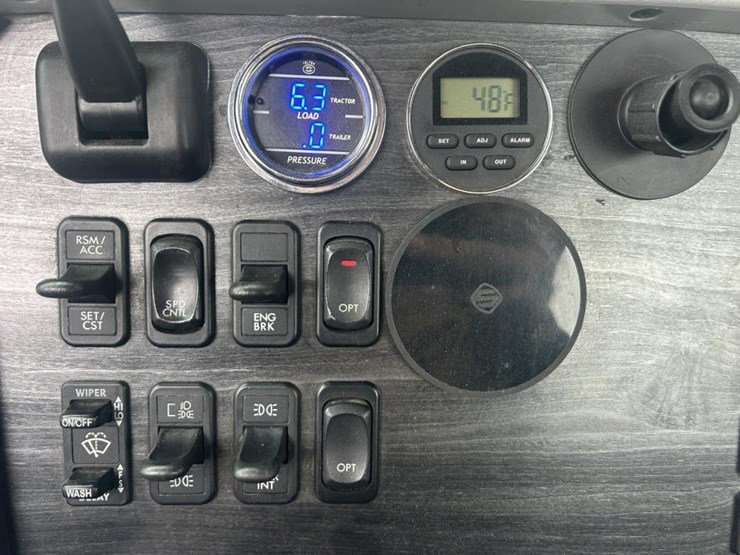 #1675-•-2016-freightliner-harrison-glider-kit-day-cab-truc-image-81