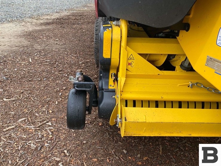 new-holland-340-image-10