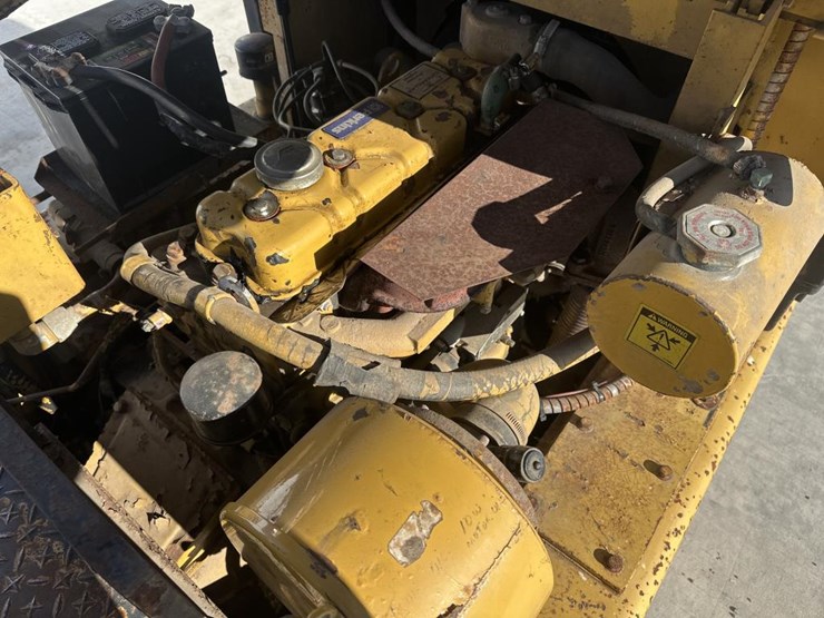 caterpillar-t80d-image-27