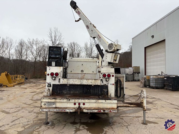 1998-freightliner-fl70-image-89