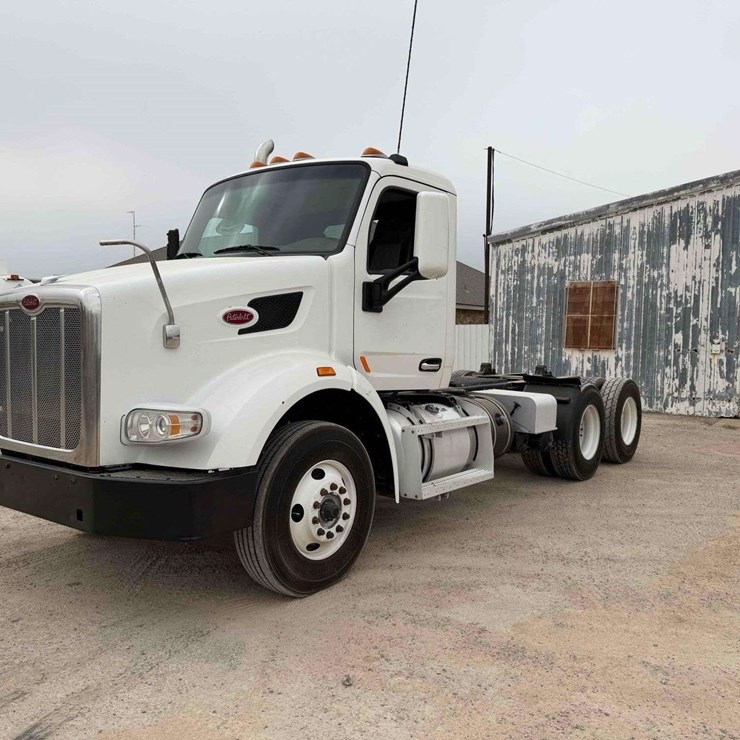 2015 PETERBILT 567