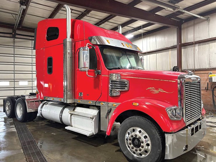 2013-freightliner-coronado-image-2