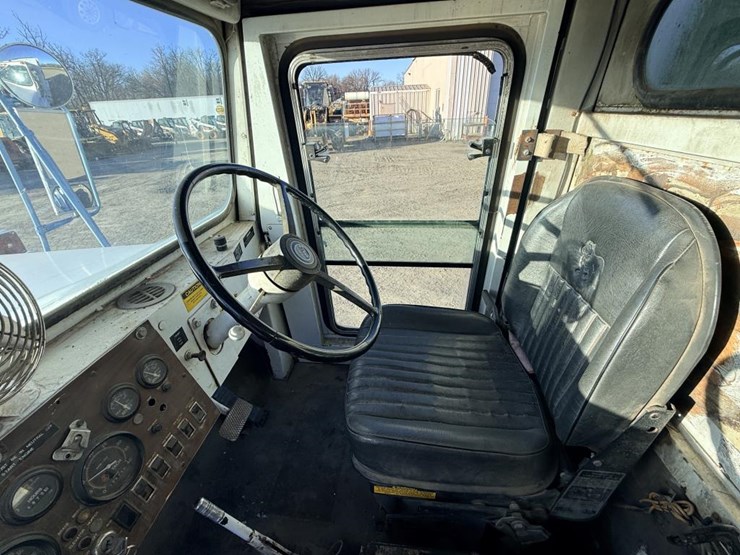 #1981-•-1990-mobil-sweeper-ahl-sweeper-truck-image-38