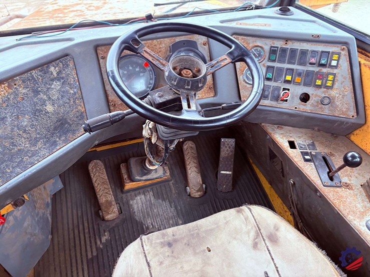 1995-volvo-a30-image-69