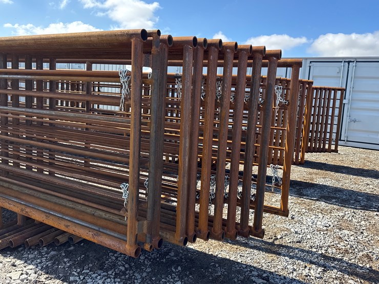 #22675-•-(9)-cattle-panels-&-(1)-gate-image-9