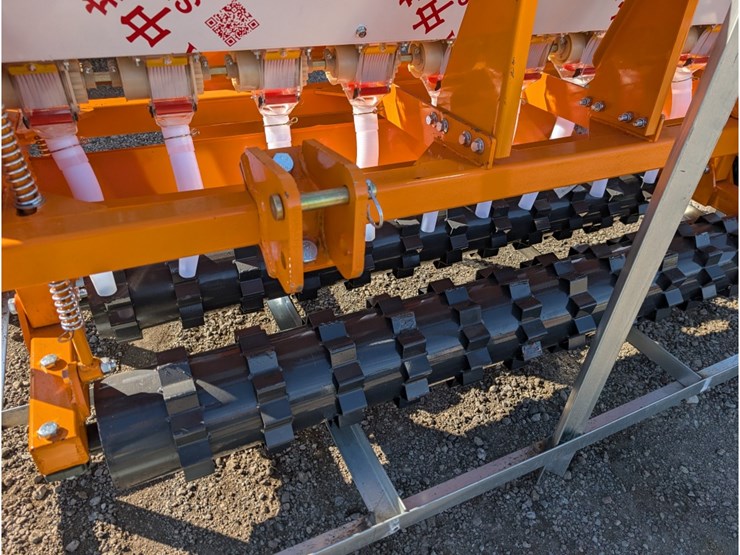 landhonor-3-point/skid-steer-no-till-seed-drill-image-3