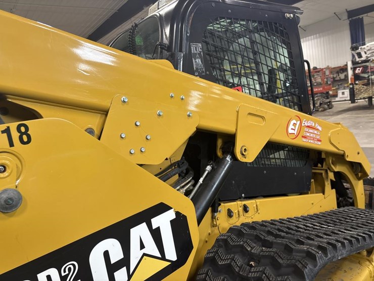 2018-caterpillar-228-image-22