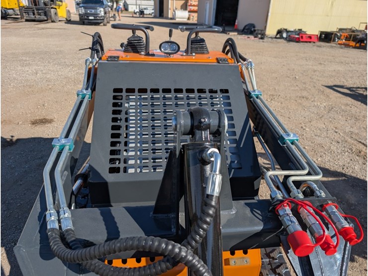 landhonor-ldh-ht380-mini-skid-steer-image-3