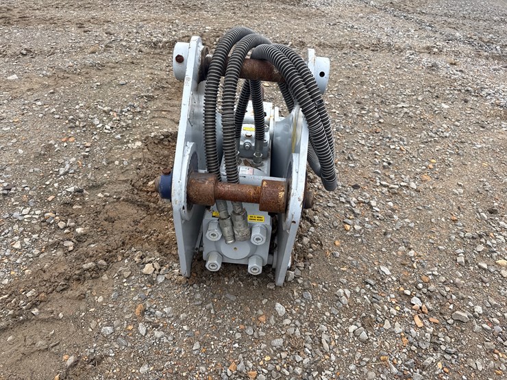 #22614-•-switch-hitch-f9tlb-backhoe/trackhoe-hammer-f988791-image-11