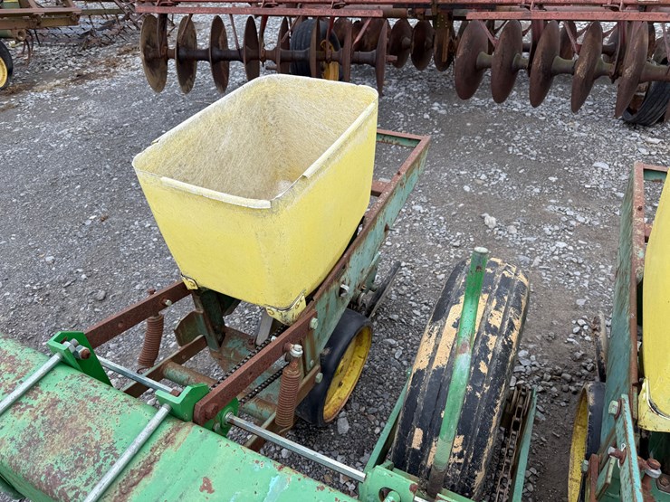 12-john-deere-12-image-13