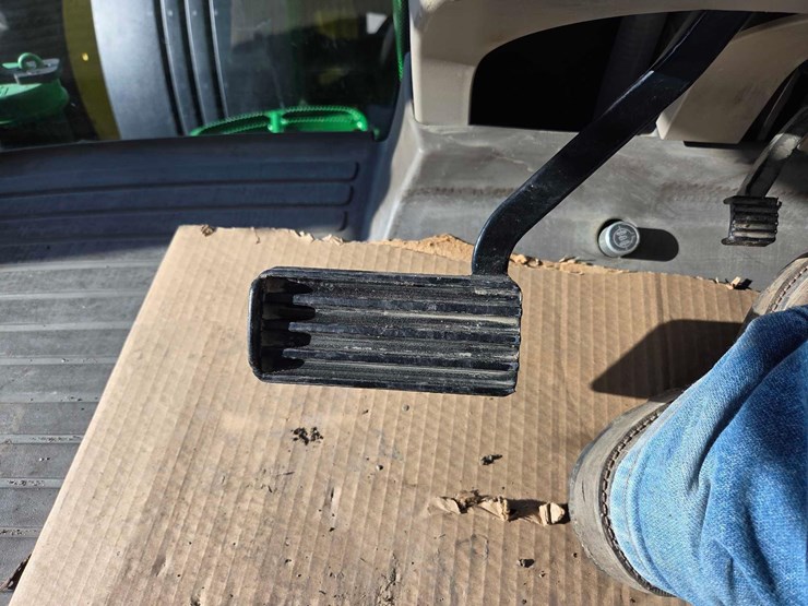 2012-john-deere-8285r-image-66