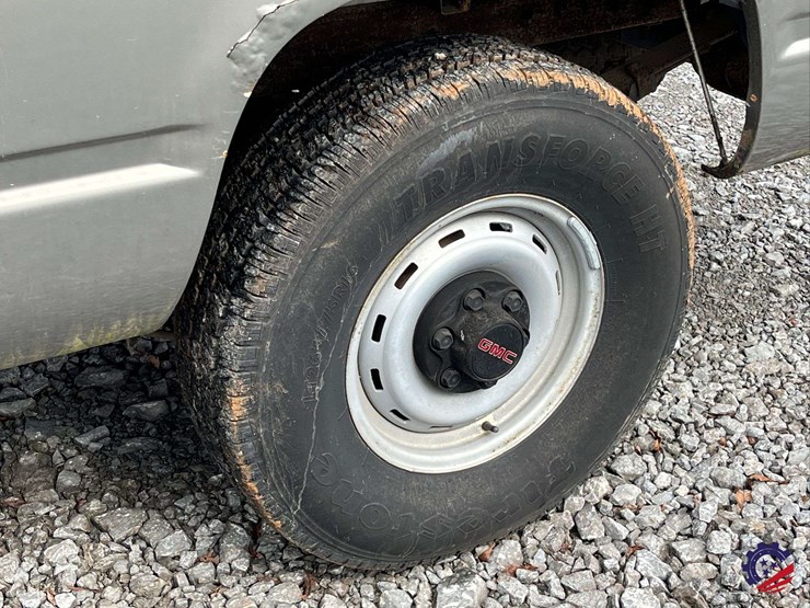 1990-gmc-sierra-pickup-truck-image-8