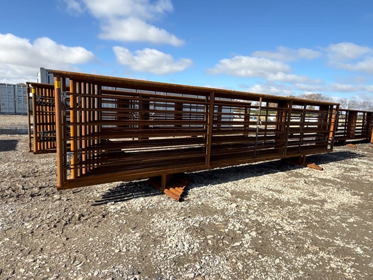#22675-•-(9)-cattle-panels-&-(1)-gate-image-1