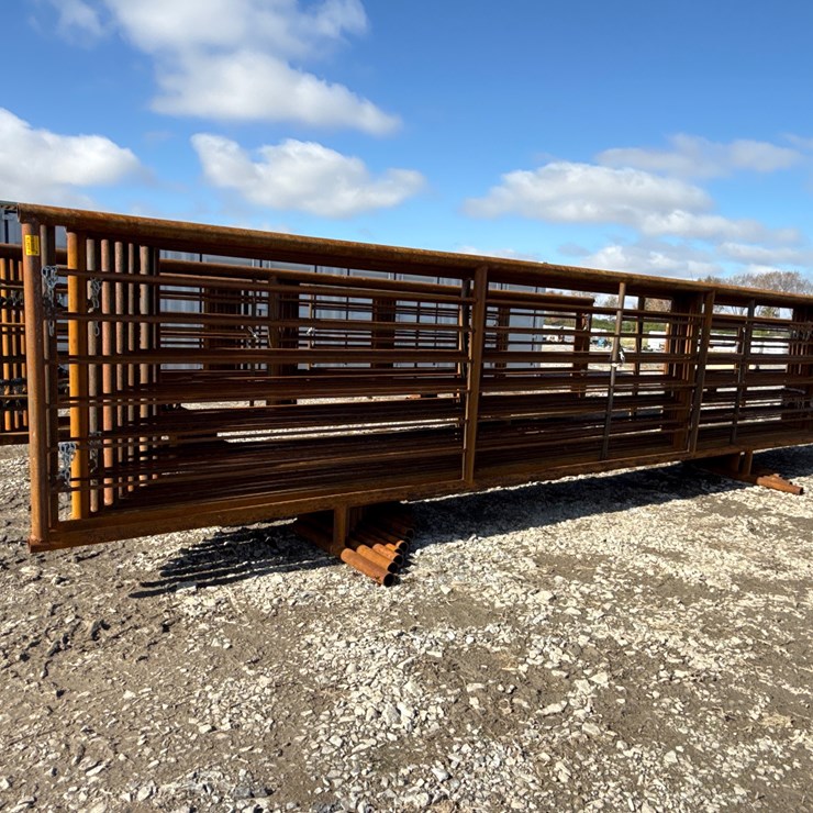 #22675 • (9) Cattle Panels & (1) Gate