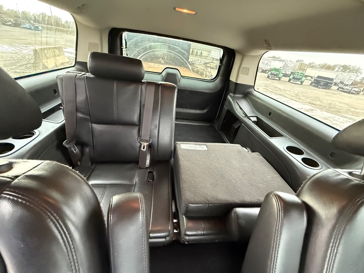 2012-chevrolet-suburban-image-52