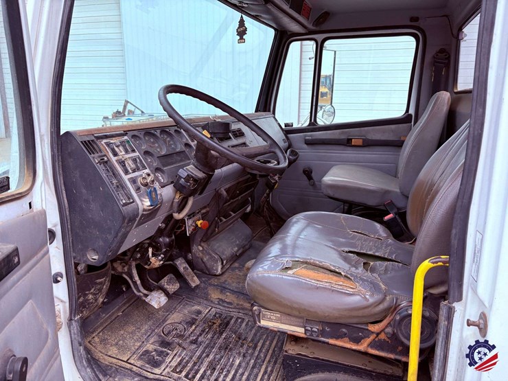 1998-freightliner-fl70-image-69