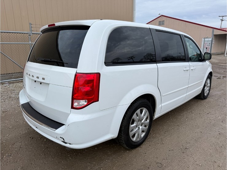 2016-dodge-grand-caravan-image-4