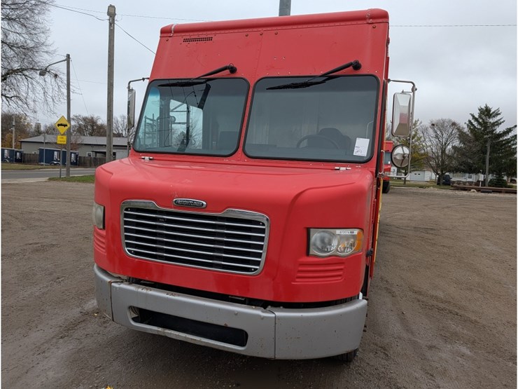 2017-freightliner-mt55-image-2