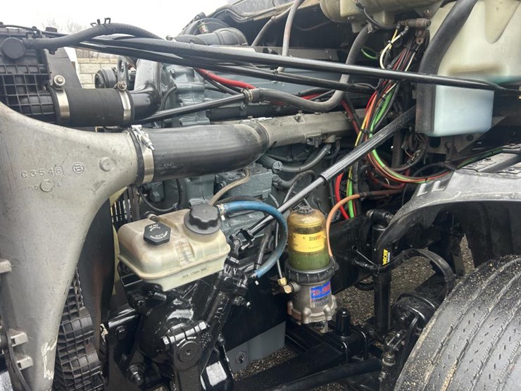 #1675-•-2016-freightliner-harrison-glider-kit-day-cab-truc-image-87