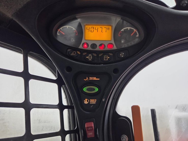 2020-bobcat-t740-image-47