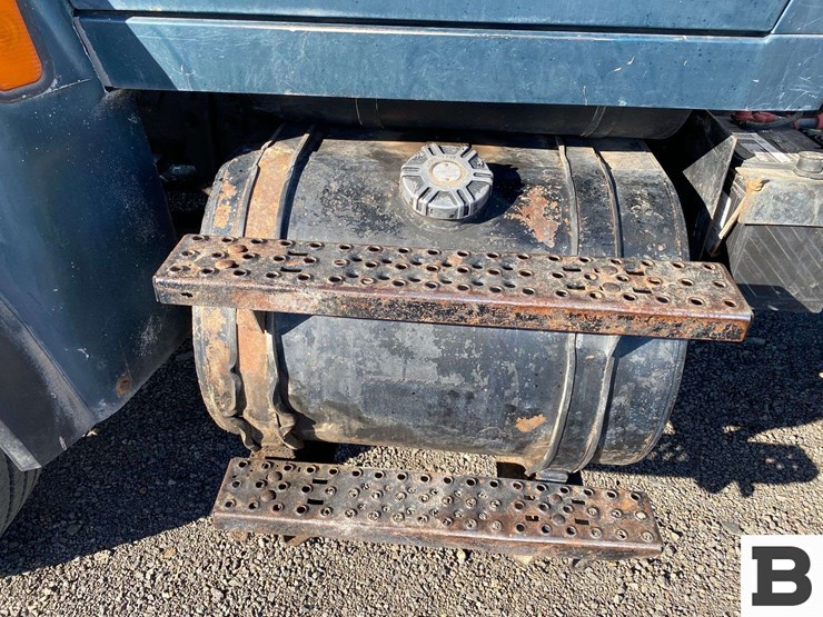 1995-ford-l9000-image-12