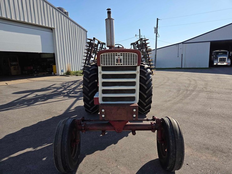 case-ih-560-image-2