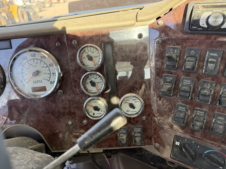 #1952-•-2008-international-eagle-day-cab-truck-tractor-image-53