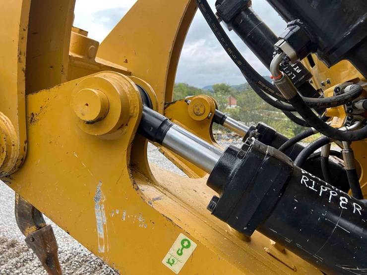 2022-caterpillar-d7-image-31