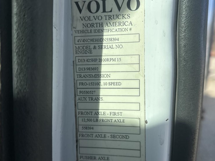 2011-volvo-10-image-60