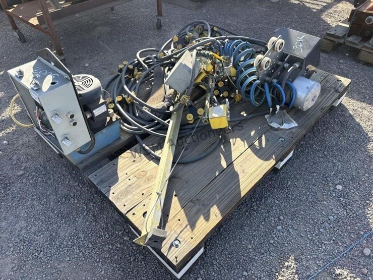 pallet-of-misc-vac-lift-equipment-image-1