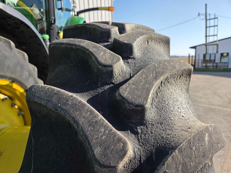 2012-john-deere-8285r-image-13