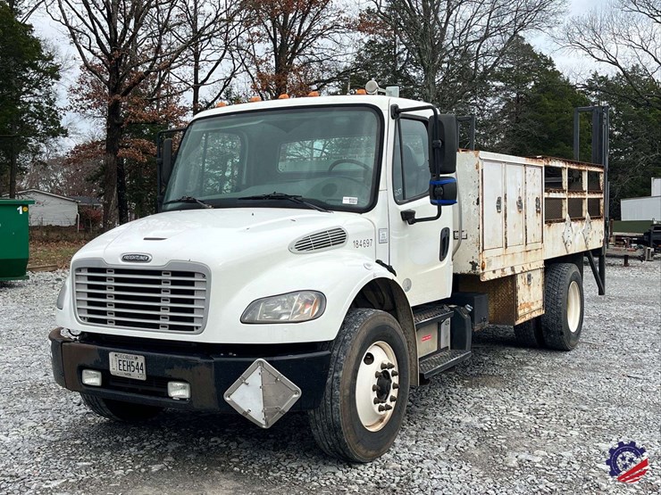 2017-freightliner-m2-s/a-tank-truck-image-12