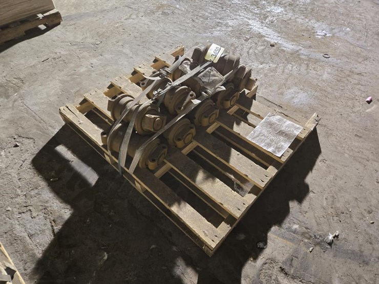 #3450-•-pallet-of-berco-km3928-rollers-image-3