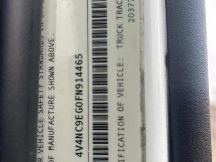 #1676-•-2015-volvo-vnl-day-cab-truck-tractor-image-70