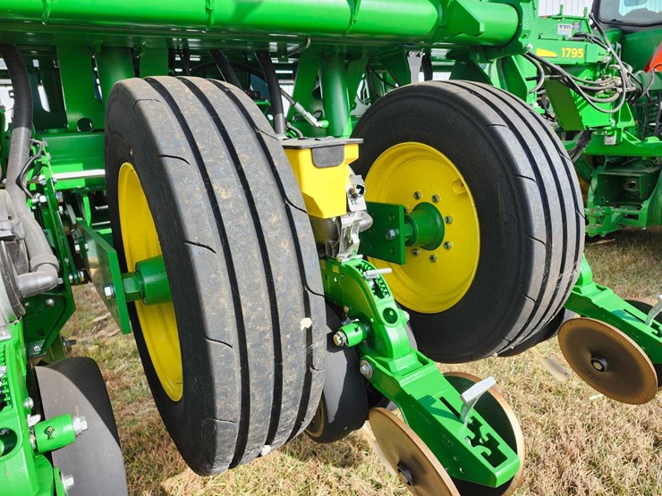 2021-john-deere-1795-image-8