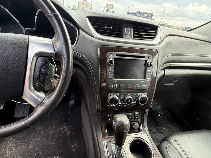 2015-chevrolet-traverse-image-36