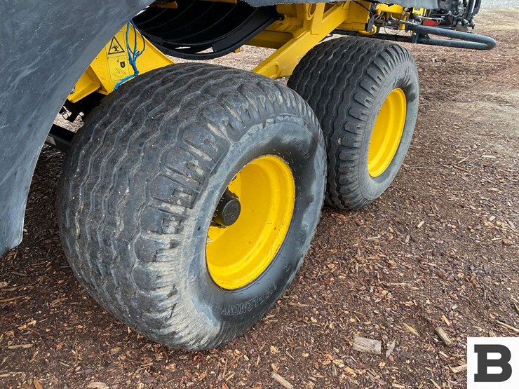 new-holland-340-image-26