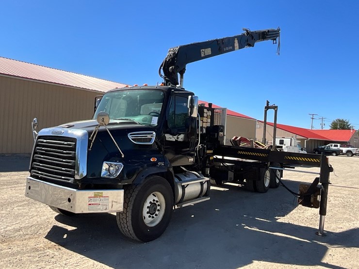 2013-freightliner-sd114-material-crane-image-1