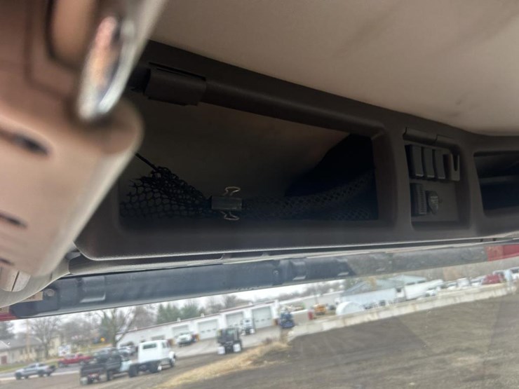 #1676-•-2015-volvo-vnl-day-cab-truck-tractor-image-42