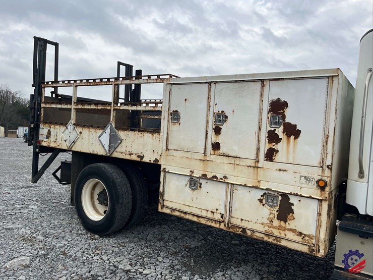 2017-freightliner-m2-s/a-tank-truck-image-39