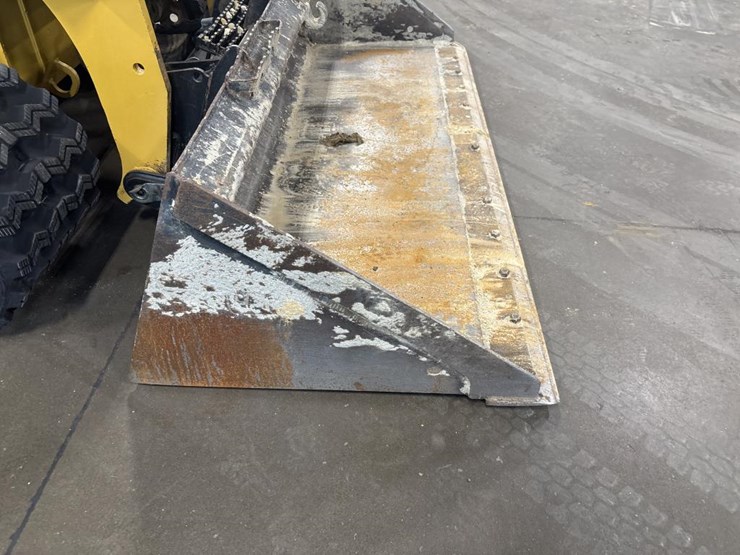 2018-caterpillar-228-image-32