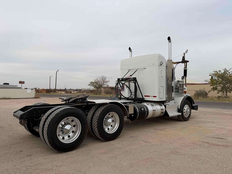 2012-kenworth-t800-image-3