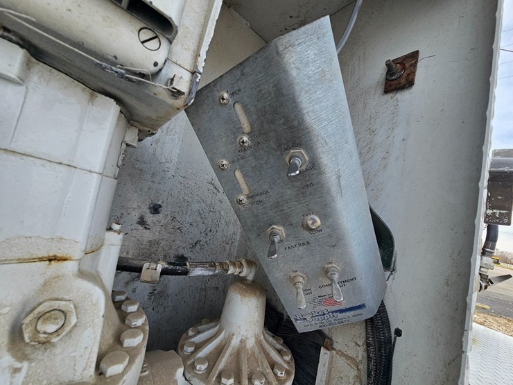 2016-freightliner-s2g-image-76