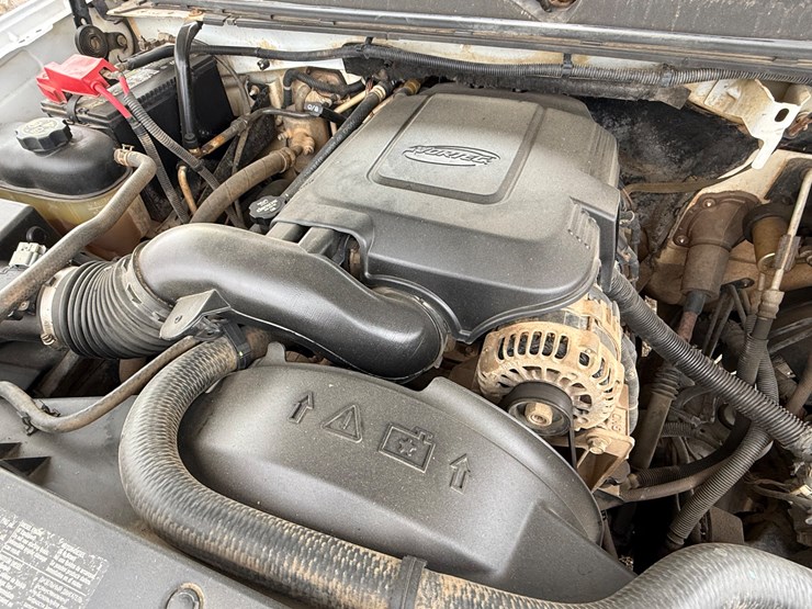 2012-chevrolet-suburban-image-48